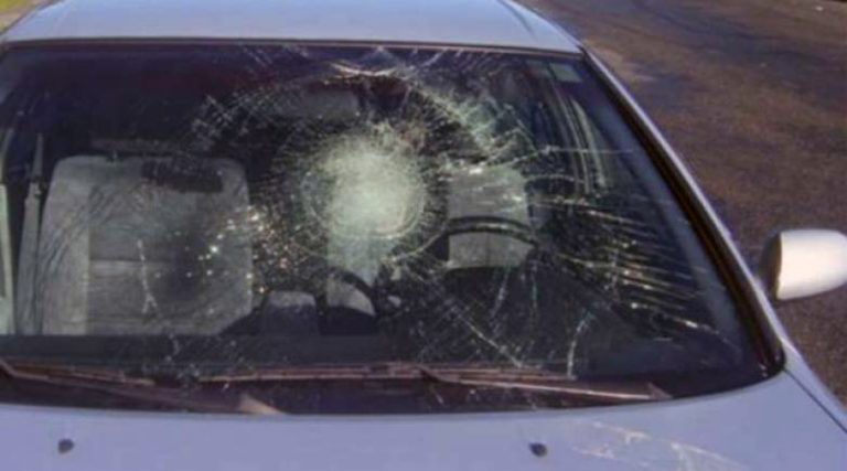 Αρτέμιδα: Πετάνε πέτρες στα διερχόμενα αυτοκίνητα