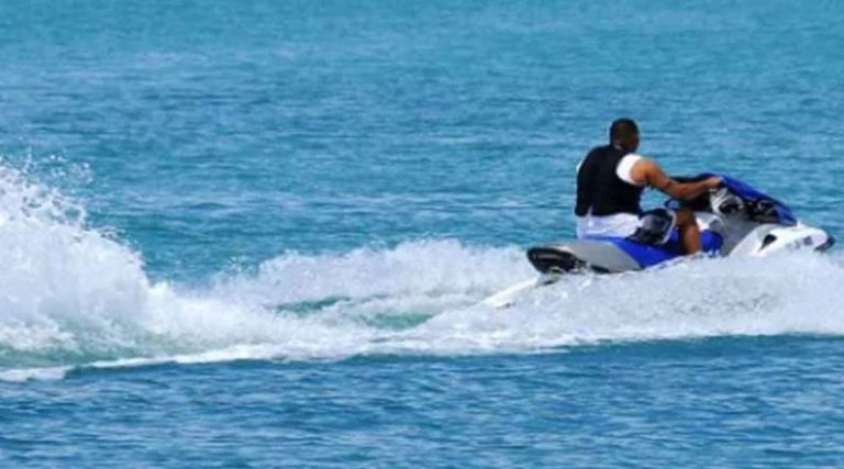 Απαγορεύεται το jet ski σ΄ αυτές τις παραλίες της Ανατολικής Αττικής