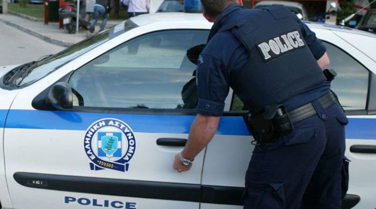 Χαμός στην Παιανία: Συνελήφθη αντιδήμαρχος που μοίραζε ψηφοδέλτια και έβριζε αστυνομικούς!