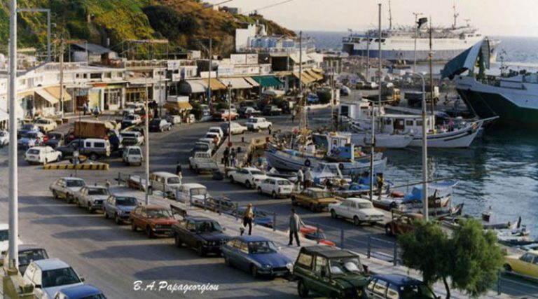 Το 1988 το λιμάνι Ραφήνας, τα ψαροκάικα και το “Κάρυστος” (φωτό)