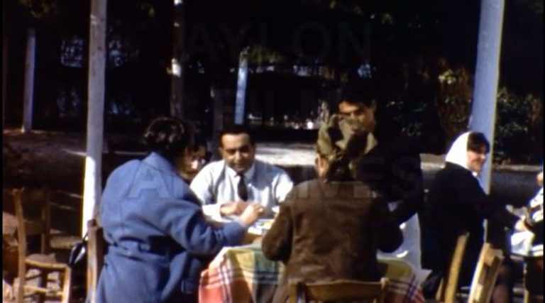 Παλιά, σε ταβέρνα στη Νέα Μάκρη – 1968! (βίντεο)
