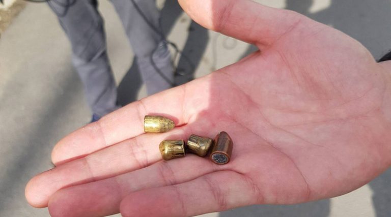 Μενίδι: Βρήκε αδέσποτες σφαίρες στην ταράτσα του σπιτιού του
