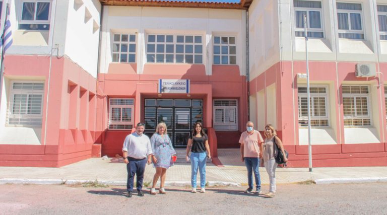 Περιοδεία του Δημάρχου Αχαρνών Σπύρου Βρεττού στα σχολεία πριν την έναρξη των μαθημάτων