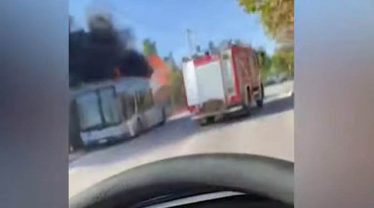 Λεωφορείο τυλίχθηκε στις φλόγες στη Λ. Ανθούσας! (βίντεο)
