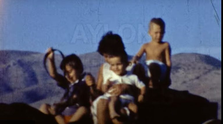 Βόλτα με το κάρο στη Βούλα του 1960 (βίντεο)
