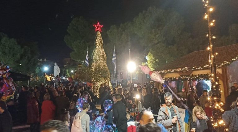 Σε εορταστικούς ρυθμούς ο Δήμος Παιανίας – Ανάβει σήμερα και το Χριστουγεννιάτικο δέντρο στα Γλυκά Νερά