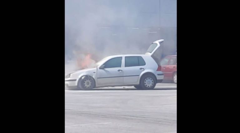 Αυτοκίνητο τυλίχτηκε στις φλόγες σε σούπερ μάρκετ στο Πόρτο Ράφτη (φωτό)