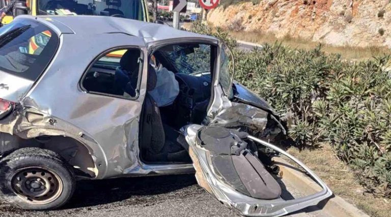 Σοκ προκάλεσε το θανατηφόρο τροχαίο στη Λ. Βάρης-Κορωπίου! Νεκρή μια γυναίκα – Παραβίασε το κόκκινο ο οδηγός