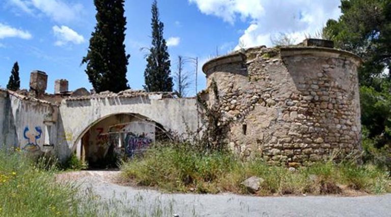 Παλλήνη: Η «στοιχειωμένη» Βίλα Λεβίδη: Η ιστορία του θρυλικού «πύργου με τα 70 δωμάτια»