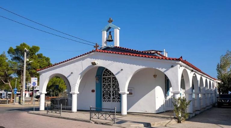 Πανηγυρίζει ο Ιερός Ναός Αγίου Παντελεήμονα στην Παραλία Μαραθώνα