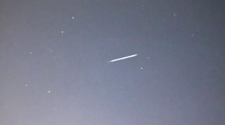 Οι δορυφόροι του Έλον Μασκ στον ουρανό της Ραφήνας (φωτό)
