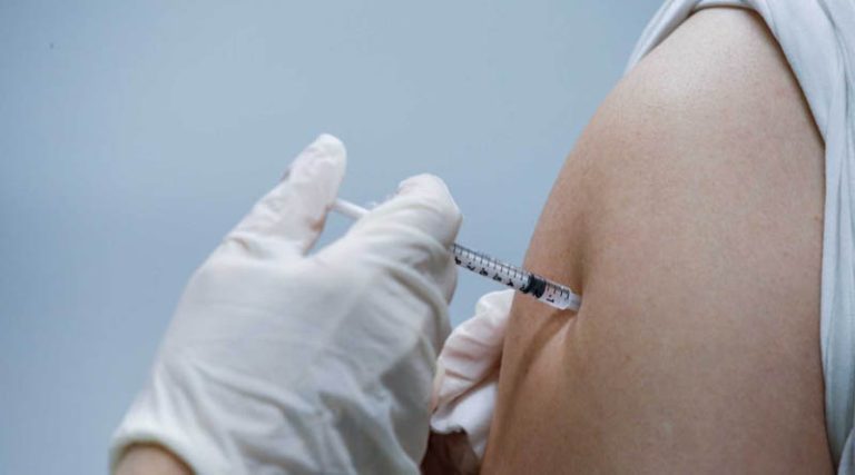 Κορονοϊός: Είναι οριστικό! Εμβόλιασμοί για όλους – Πότε έρχεται το νέο εμβόλιο