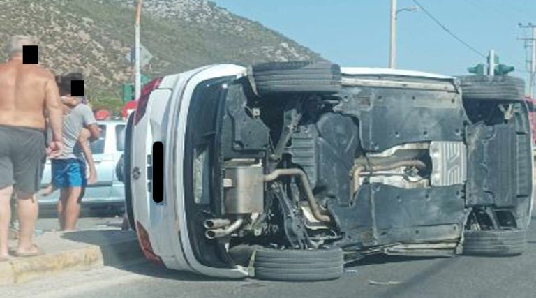 Σοκ στη Λεωφόρο Μαραθώνος! Ντελαπάρισε αυτοκίνητο – Δύο τραυματίες