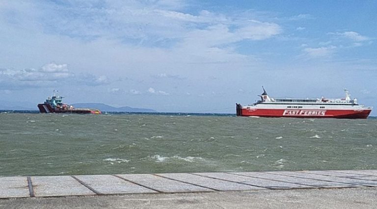 Ολοκληρώθηκε η επιχείρηση ανέλκυσης των αγκυρών από το λιμάνι της Ραφήνας