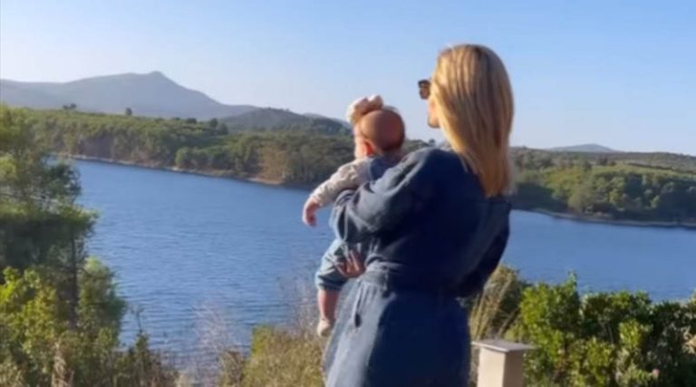 Βόλτα στη λίμνη του Μαραθώνα για την (μαμά) Ιωάννα Μαλέσκου και την μπέμπα της