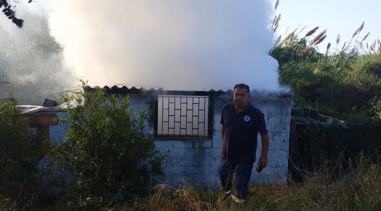 Συναγερμός για φωτιά σε παλιό σπίτι στη Ραφήνα – Άμεση κινητοποίηση