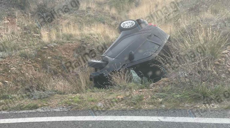 Σοβαρό τροχαίο στο Πικέρμι: Αυτοκίνητο κατέληξε ανάποδα εκτός δρόμου! (φωτό)