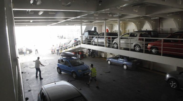 Ραφήνα: 67χρονη έπεσε και χτύπησε στο γκαράζ πλοίου – Μεταφέρθηκε στο νοσοκομείο