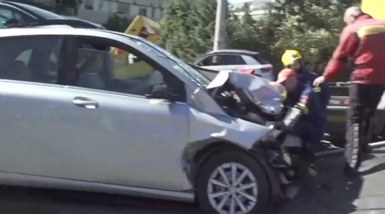 Καραμπόλα στη Λ. Βουλιαγμένης! 9 οχήματα, 3 άτομα στο νοσοκομείο! (βίντεο)