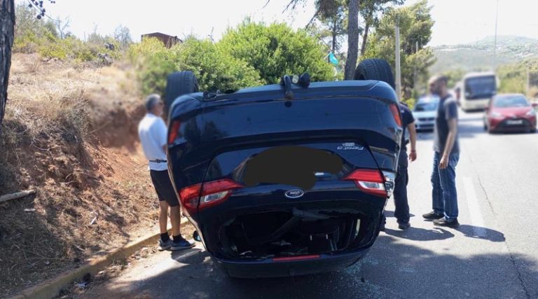 Ραφήνα: Ντελαπάρισε ΙΧ αυτοκίνητο στη Λεωφόρο Μαραθώνος